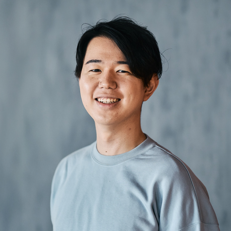 僕の人生を変えたのは、間違いなく大学を休学してMac一つで海外に飛び込んだ2年間だったと思っています。誘惑の少ない地域で、自分が本当にやるべきことだけにとんでもない強度で向き合えたあの時間が、自分の能