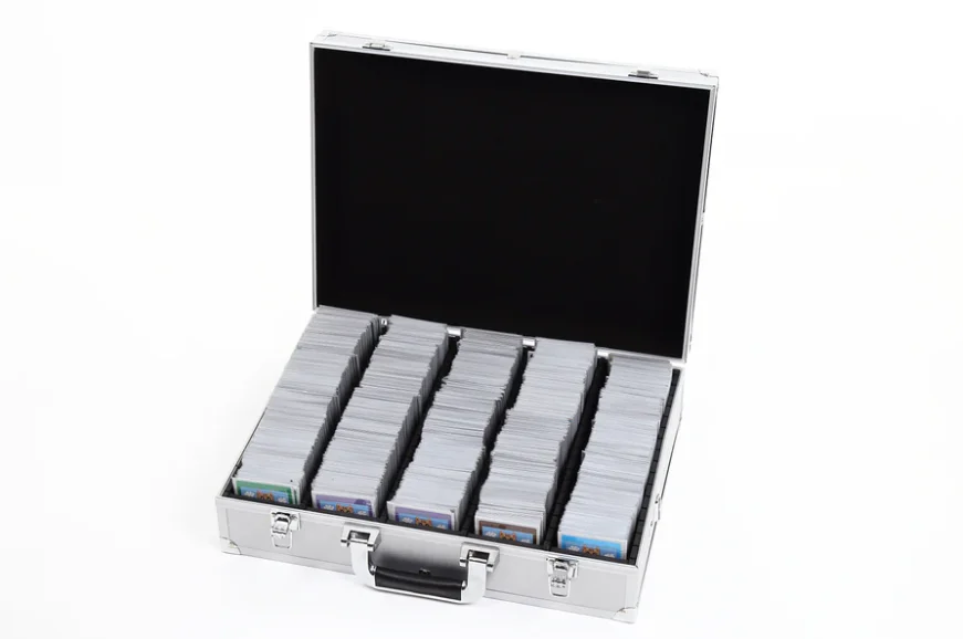 TOYGERのアタッシュケース型カード収納CEO Storage